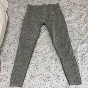 Green women’s gymshark legging no major wear size small has no tags